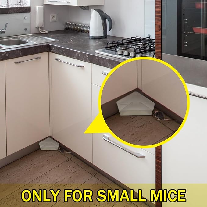 Qualirey 24 Pcs Mice Station with Key Triangle Bait Station Reusable Rodent Trap Bait Box, Keeps Children and Pets Safe Indoor & Outdoor, Bait Not Included, Suitable for Small Mice (Translucent)