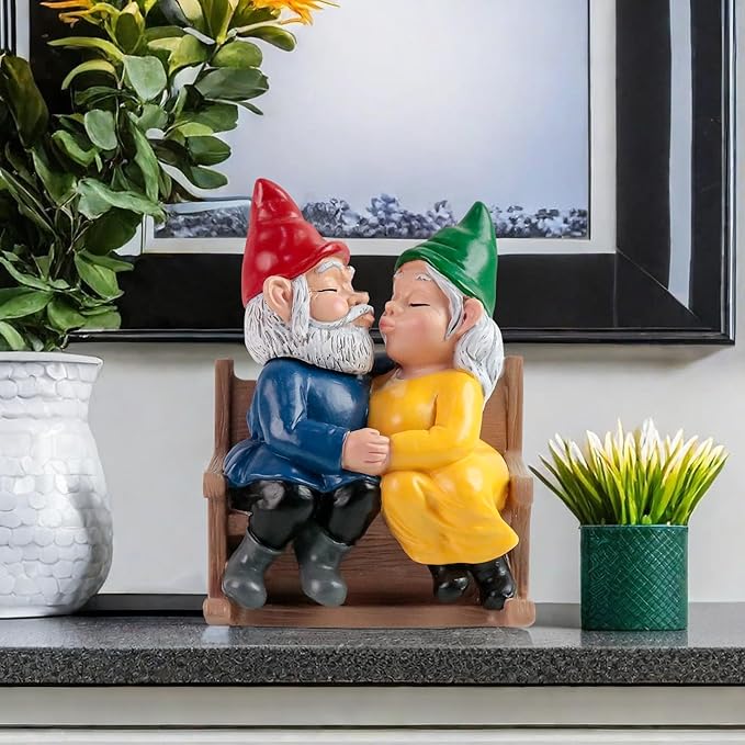 Chambtalie Kiss Garden Gnome Statue Couple in Love Collectible Figurine Mr and Mrs Gnome Sculpture Romantic Gnome Lover Couple Statues Indoor Outdoor Yard Home Décor Mom Dad Friends Gifts
