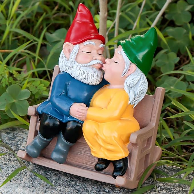 Chambtalie Kiss Garden Gnome Statue Couple in Love Collectible Figurine Mr and Mrs Gnome Sculpture Romantic Gnome Lover Couple Statues Indoor Outdoor Yard Home Décor Mom Dad Friends Gifts