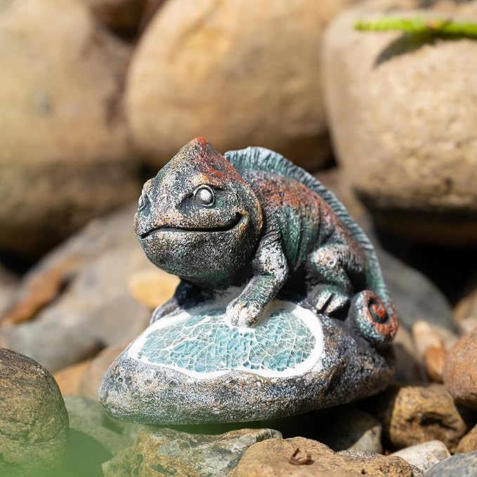 Rezpuao Solar Chameleon Garden Statues Outdoor Decor Resin Chameleon Figurine with Solar Light for Patio,Balcony,Yard,Lawn Ornament,Perfect Garden Gift