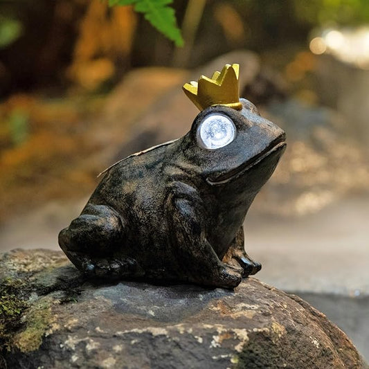 Rezpuao Garden Decor Statue Frog Prince,Solar Statue Decor Frog Prince,Resin Frogs Figurine with Solar Light for Patio,Balcony,Yard,Lawn Ornament,Perfect Garden Gift