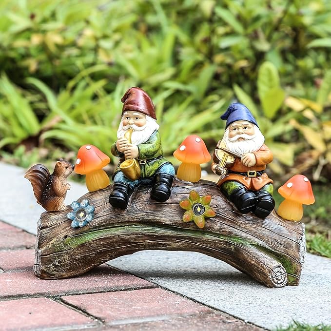 Jy.Cozy Funny Garden Gnome Statue Solar Powered Mushroom Figurine with Squirrel Gnome Durable Resin Outdoor Decoration for Patio Yard Lawn Ornament Housewarming Gift